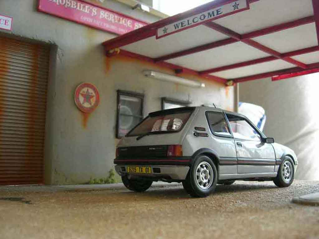 Peugeot 205 GTI 1.9 grey futura 1/18 Solido