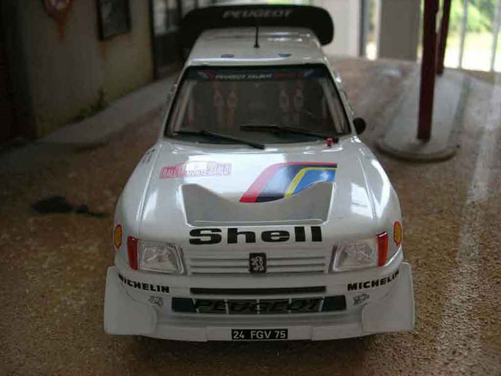 Peugeot 205 Turbo 16 1986 #1 white 1/18 Solido