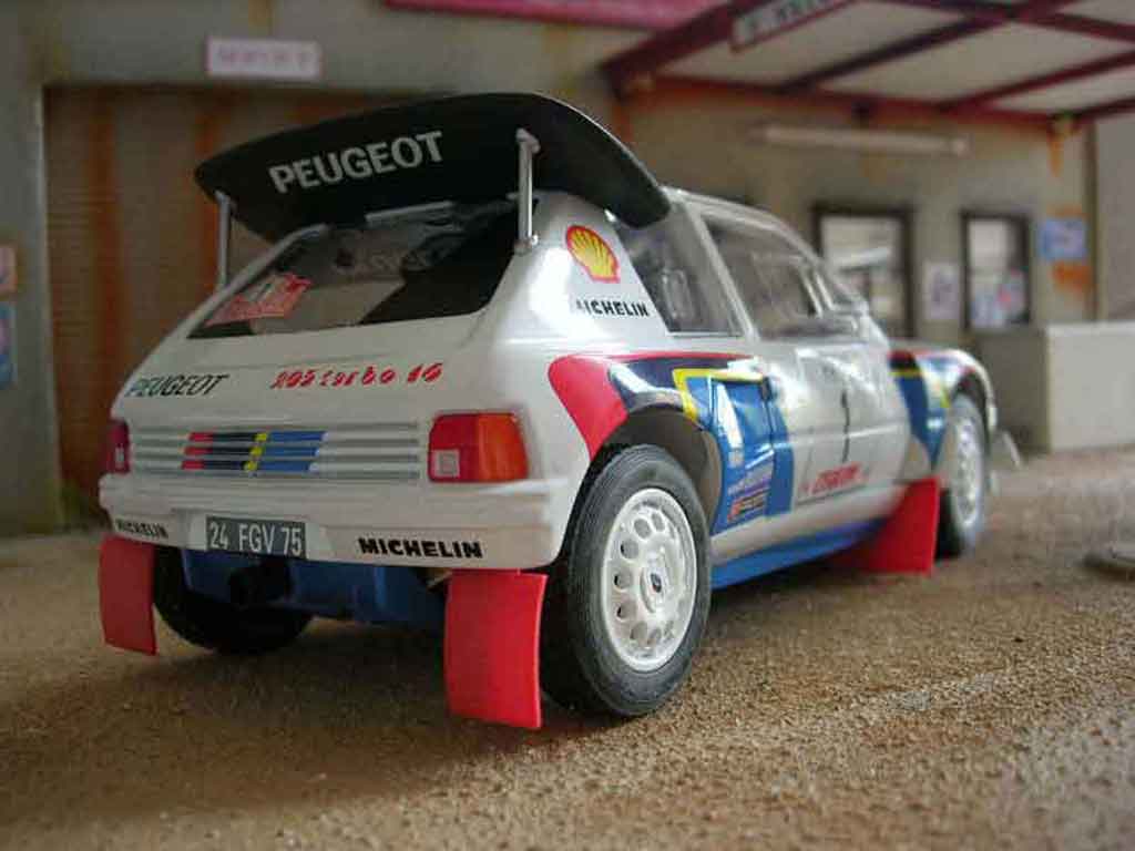 Peugeot 205 Turbo 16 1986 #1 white 1/18 Solido
