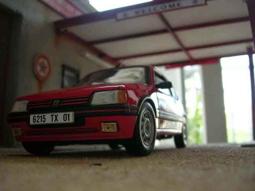 Peugeot 205 GTI 1.9 red vallelunga 1/18 Solido