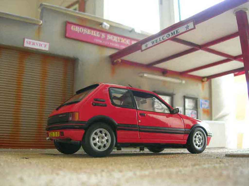 Peugeot 205 GTI 1.9 red vallelunga 1/18 Solido