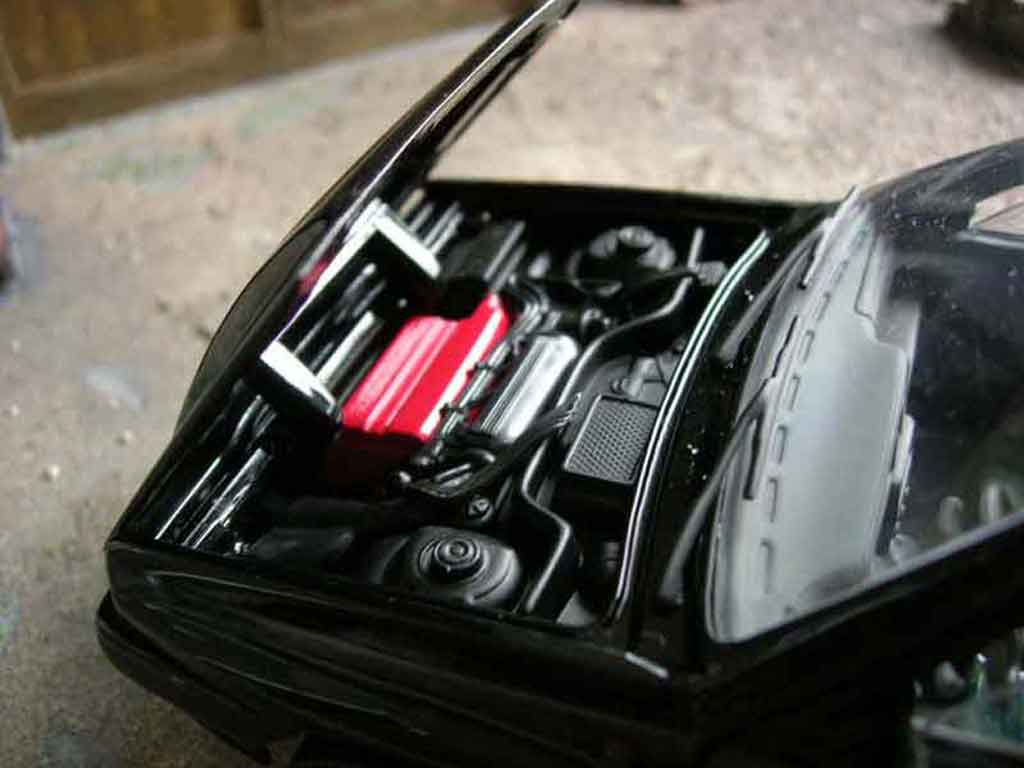 Lancia Delta HF Integrale 16s black 1/18 Sun Star