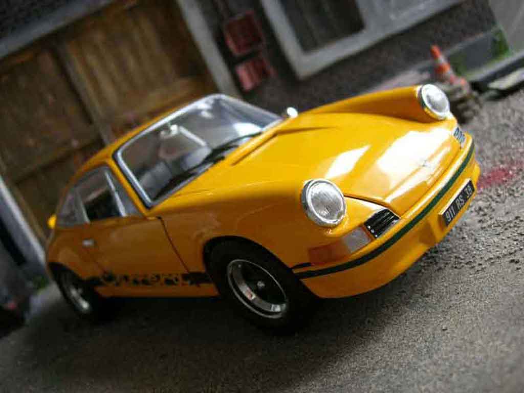Porsche 911 RS 2.7 yellow 1/18 Universal Hobbies