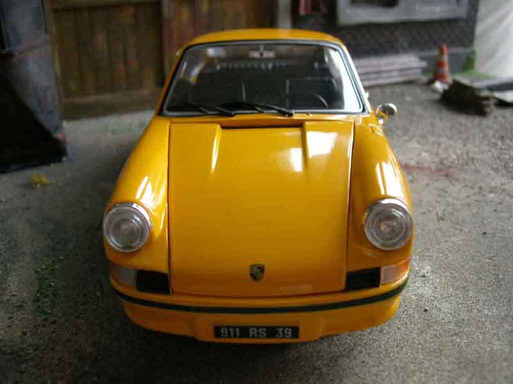 Porsche 911 RS 1/18 Universal Hobbies RS 2.7 yellow diecast model cars
