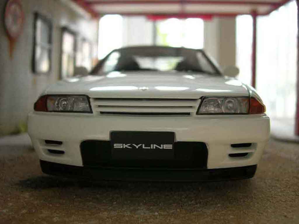 Nissan Skyline R32 1/18 Autoart R32 gt-r v-spec ii white diecast model cars