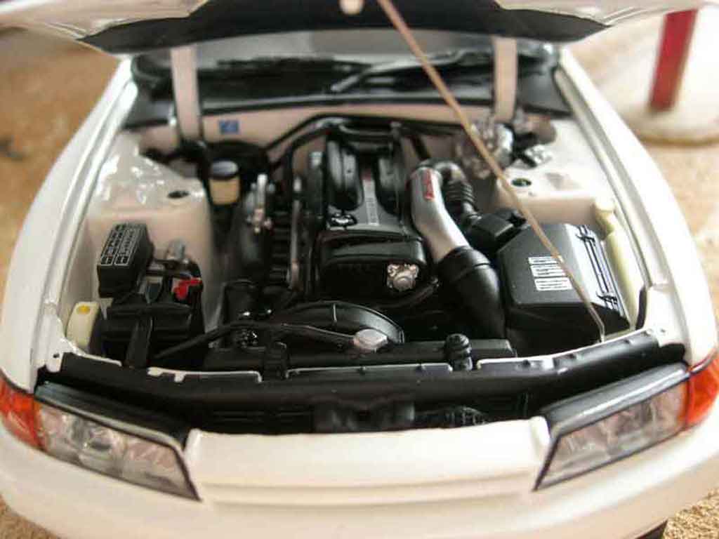 Nissan Skyline R32 gt-r v-spec ii white 1/18 Autoart