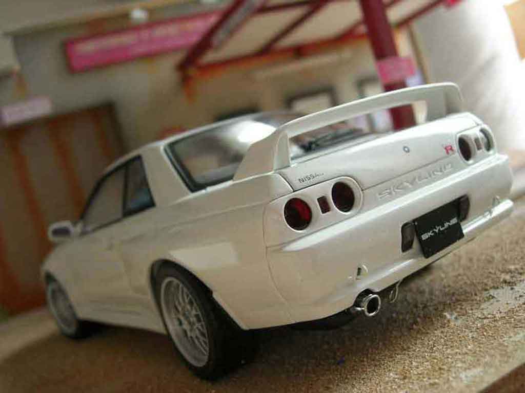 Nissan Skyline R32 gt-r v-spec ii white 1/18 Autoart