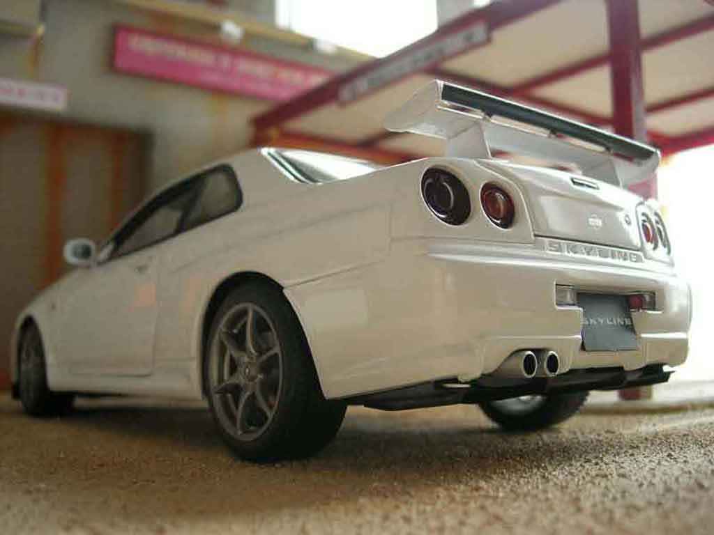 Nissan Skyline R34 gtr v-spec ii white 1/18 Autoart