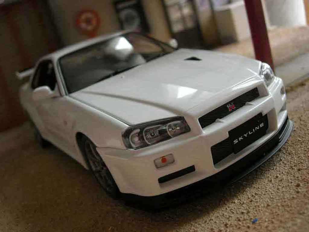 Nissan Skyline R34 1/18 Autoart R34 gtr v-spec ii white diecast model cars