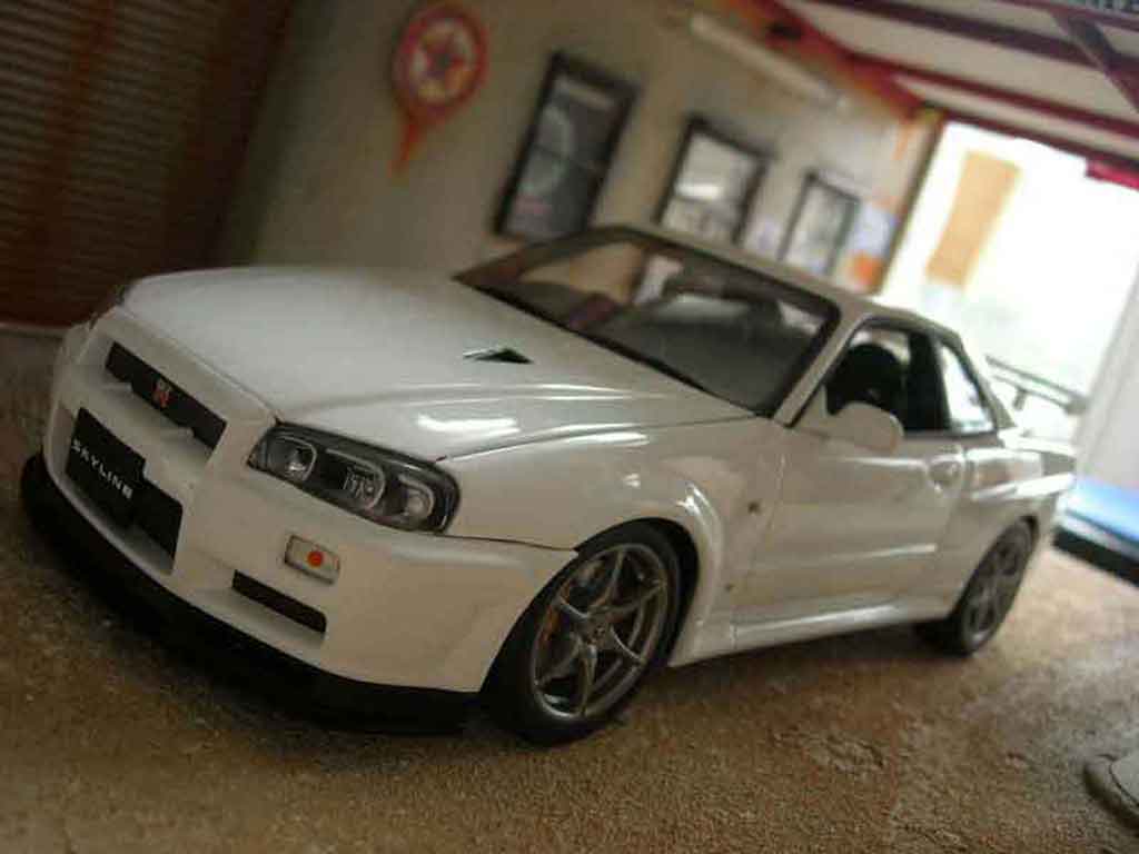 Nissan Skyline R34 gtr v-spec ii white 1/18 Autoart