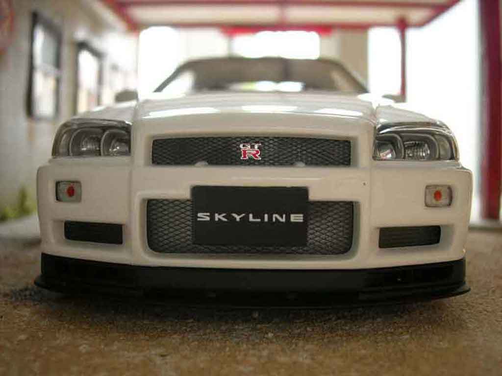 Nissan Skyline R34 gtr v-spec ii white 1/18 Autoart
