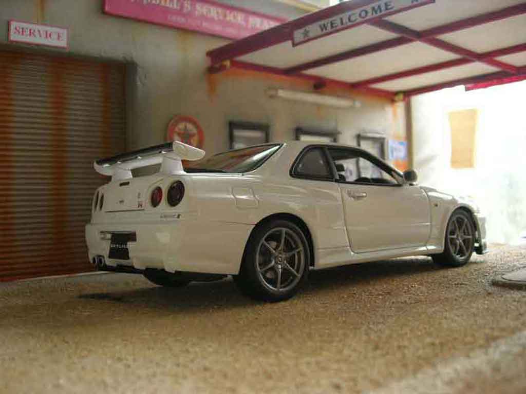 Nissan Skyline R34 gtr v-spec ii white 1/18 Autoart