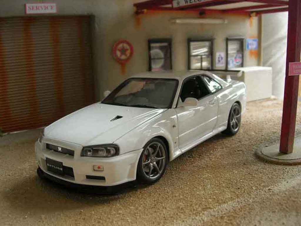 Nissan Skyline R34 gtr v-spec ii white 1/18 Autoart