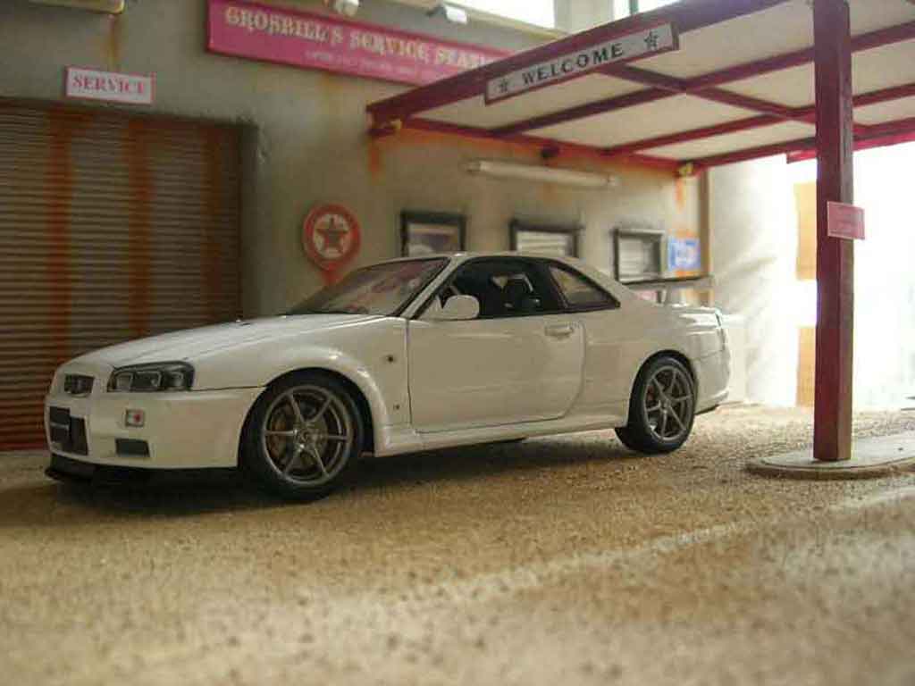 Nissan Skyline R34 gtr v-spec ii white 1/18 Autoart