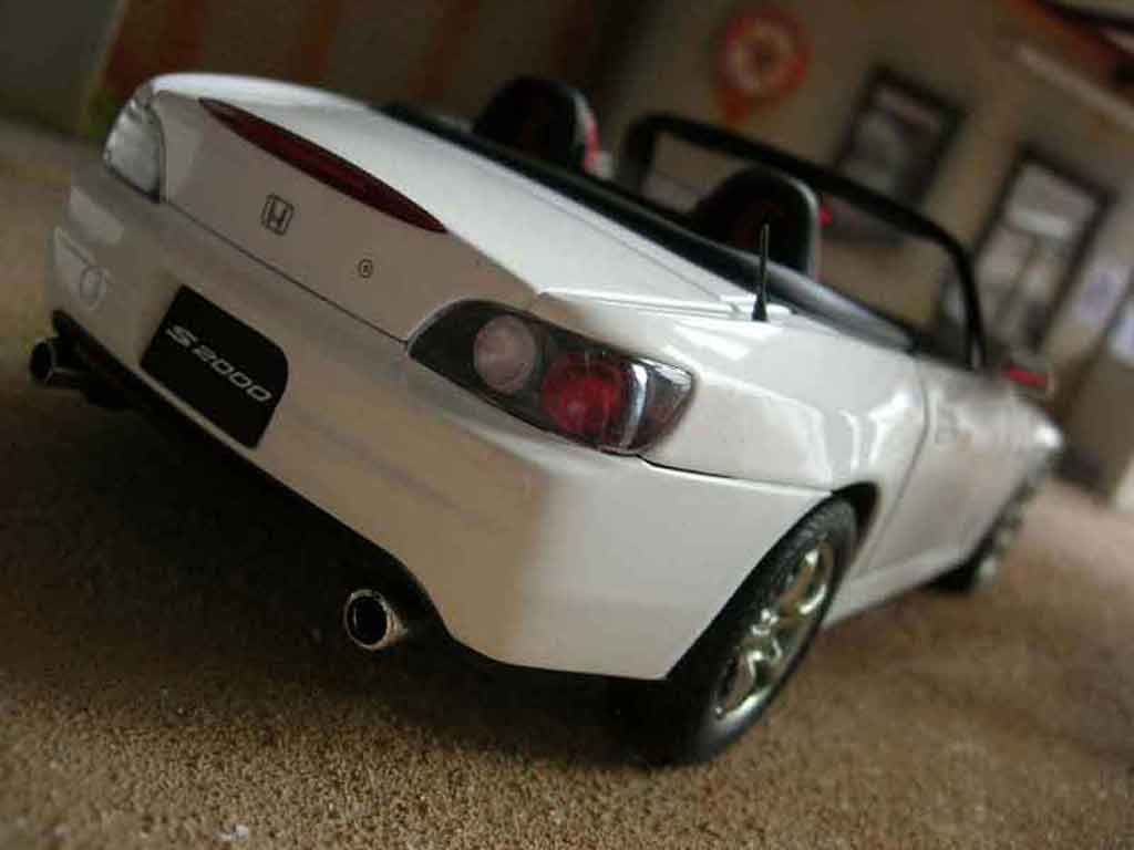 Honda S2000 Base white 1/18 Autoart