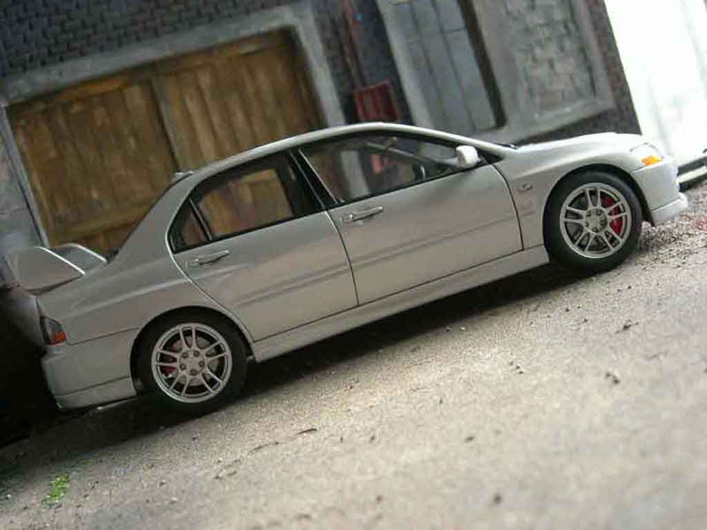 Mitsubishi Lancer Evolution IX gsr 1/18 Autoart