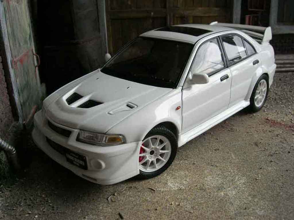 Mitsubishi Lancer Evolution VI makinen edition white 1/18 Autoart