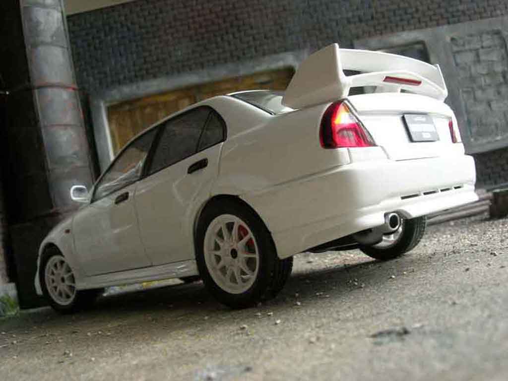 Mitsubishi Lancer Evolution VI makinen edition white 1/18 Autoart
