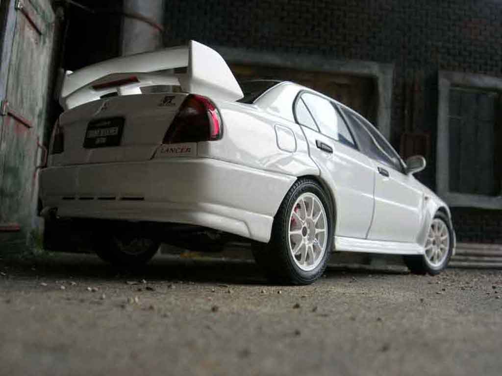 Mitsubishi Lancer Evolution VI makinen edition white 1/18 Autoart