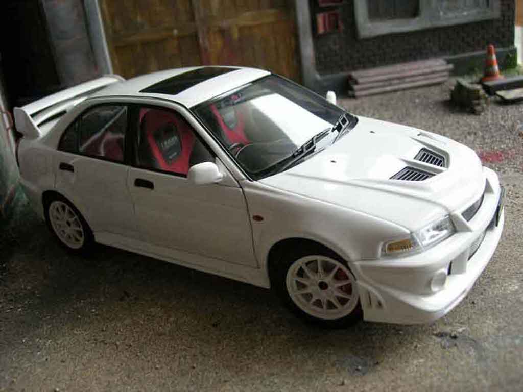 Mitsubishi Lancer Evolution VI makinen edition white 1/18 Autoart