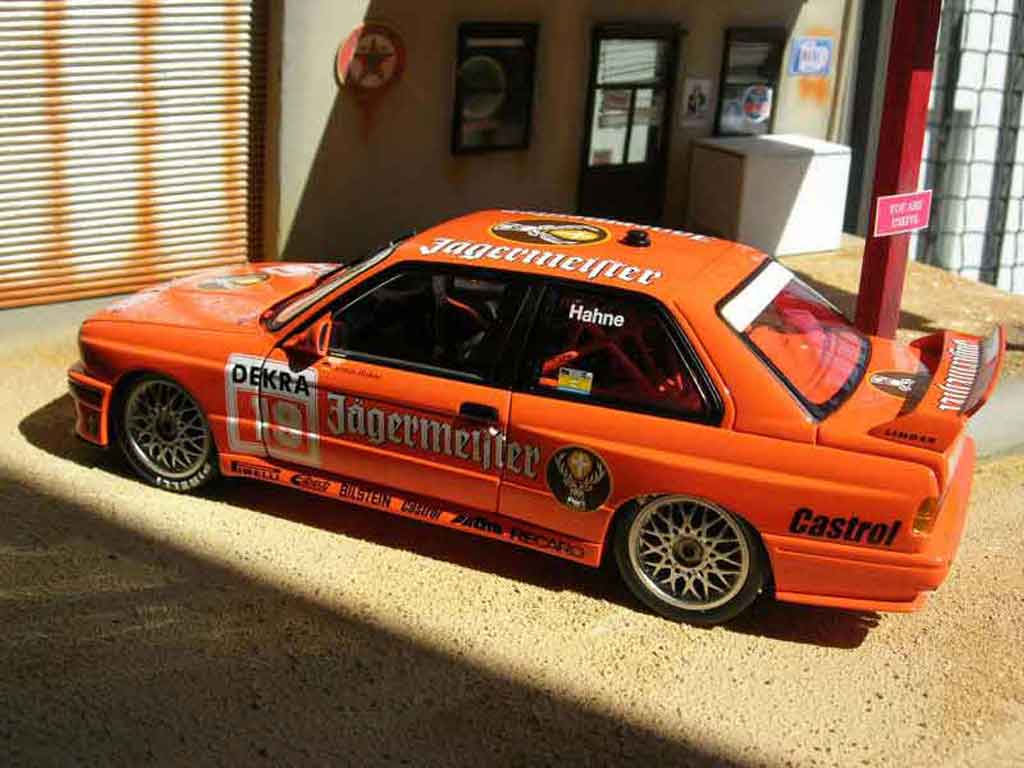 Bmw M3 coupe DTM E30 team linder #18 hahne jagermeister 1/18 Minichamps