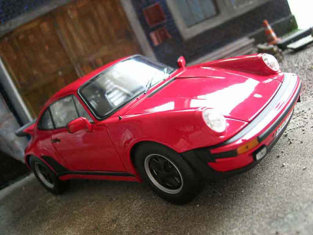 Porsche 911 Turbo 3.0 red 1/18 Norev