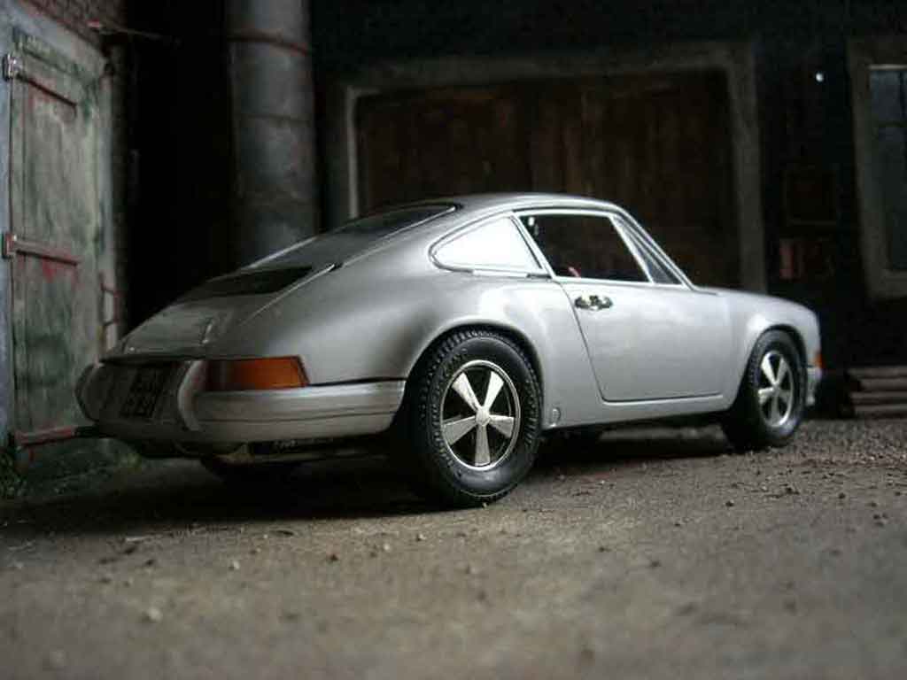 Porsche 911 2.4 ls grey 1/18 Universal Hobbies