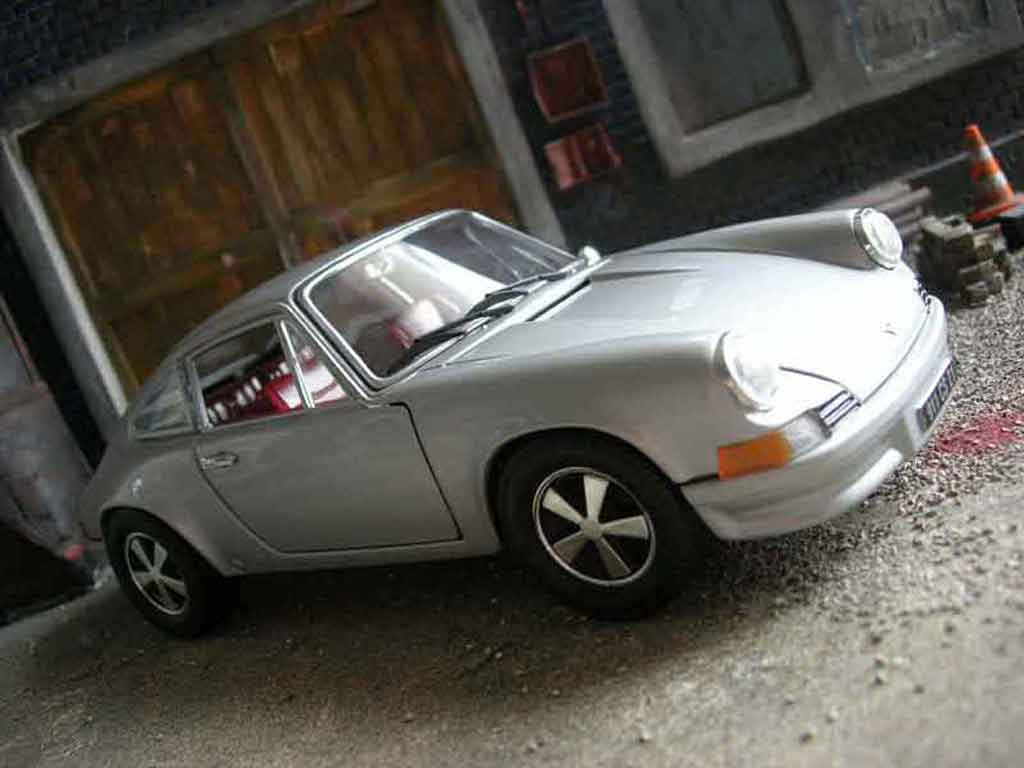 Porsche 911 2.4 ls grey 1/18 Universal Hobbies