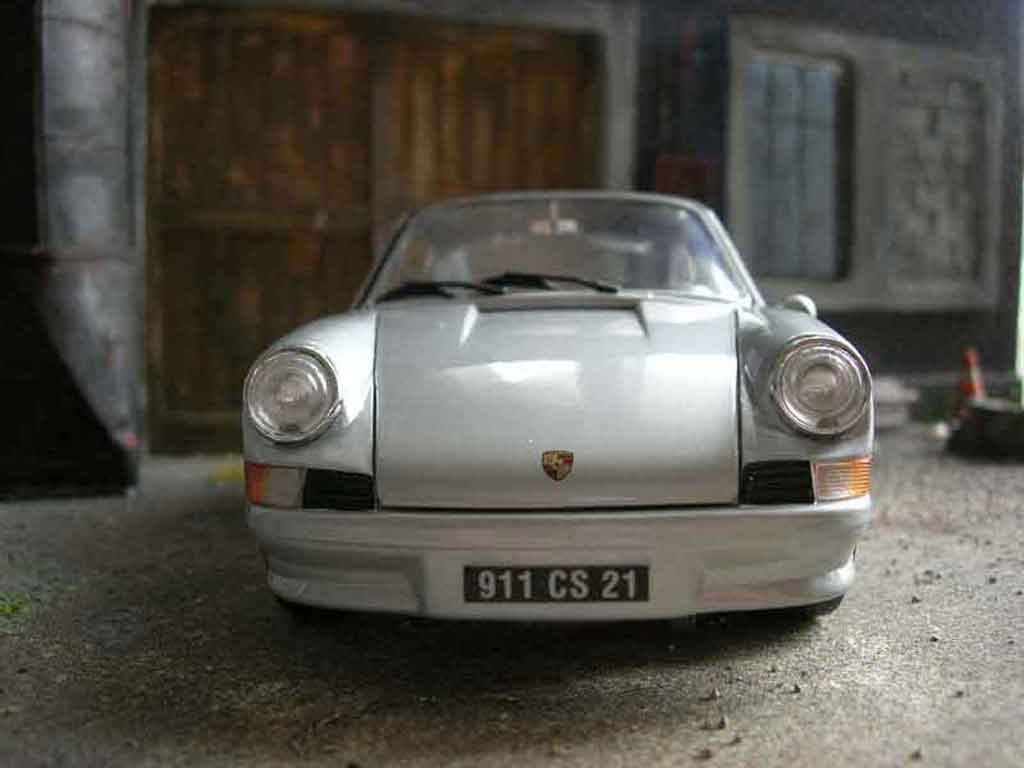 Porsche 911 2.4 1/18 Universal Hobbies 2.4 ls grey diecast model cars