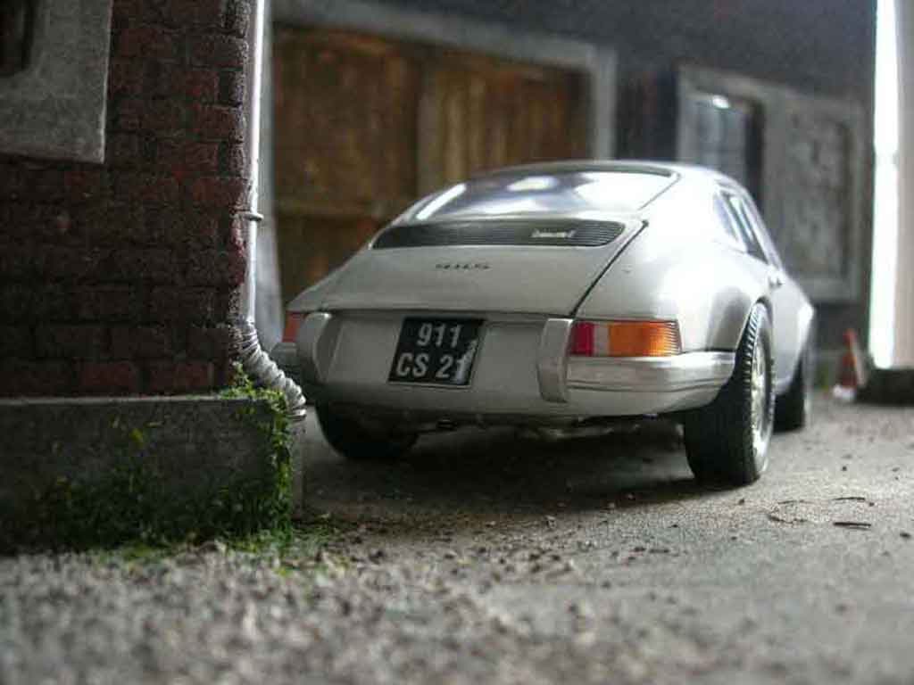 Porsche 911 2.4 ls grey 1/18 Universal Hobbies