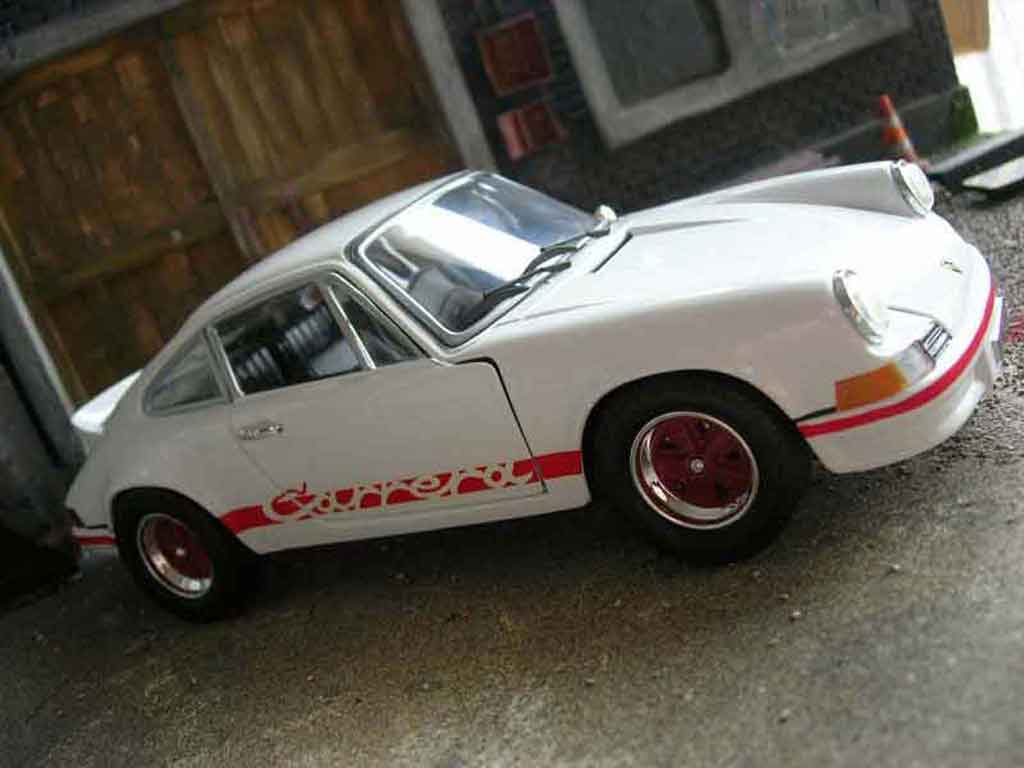 Porsche 911 RS 2.7 white 1/18 Universal Hobbies