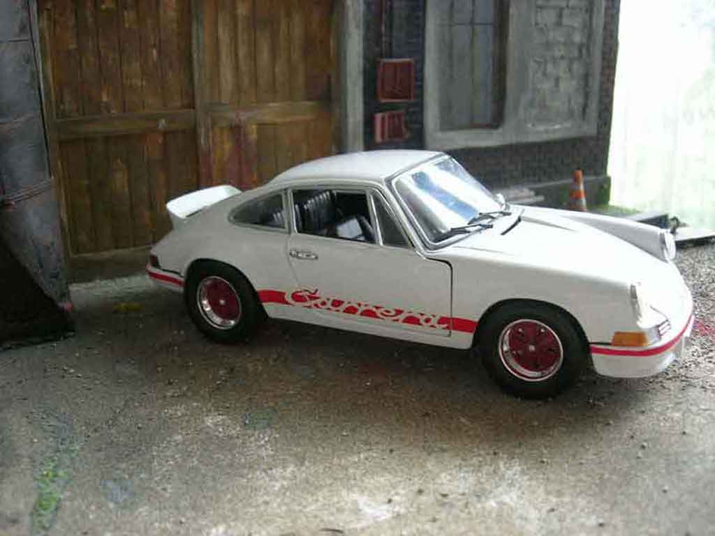 Porsche 911 RS 2.7 white 1/18 Universal Hobbies