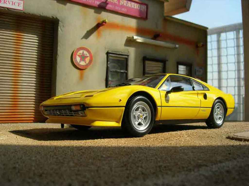 Ferrari 308 GTB quattrovalvole yellow 1/18 Kyosho