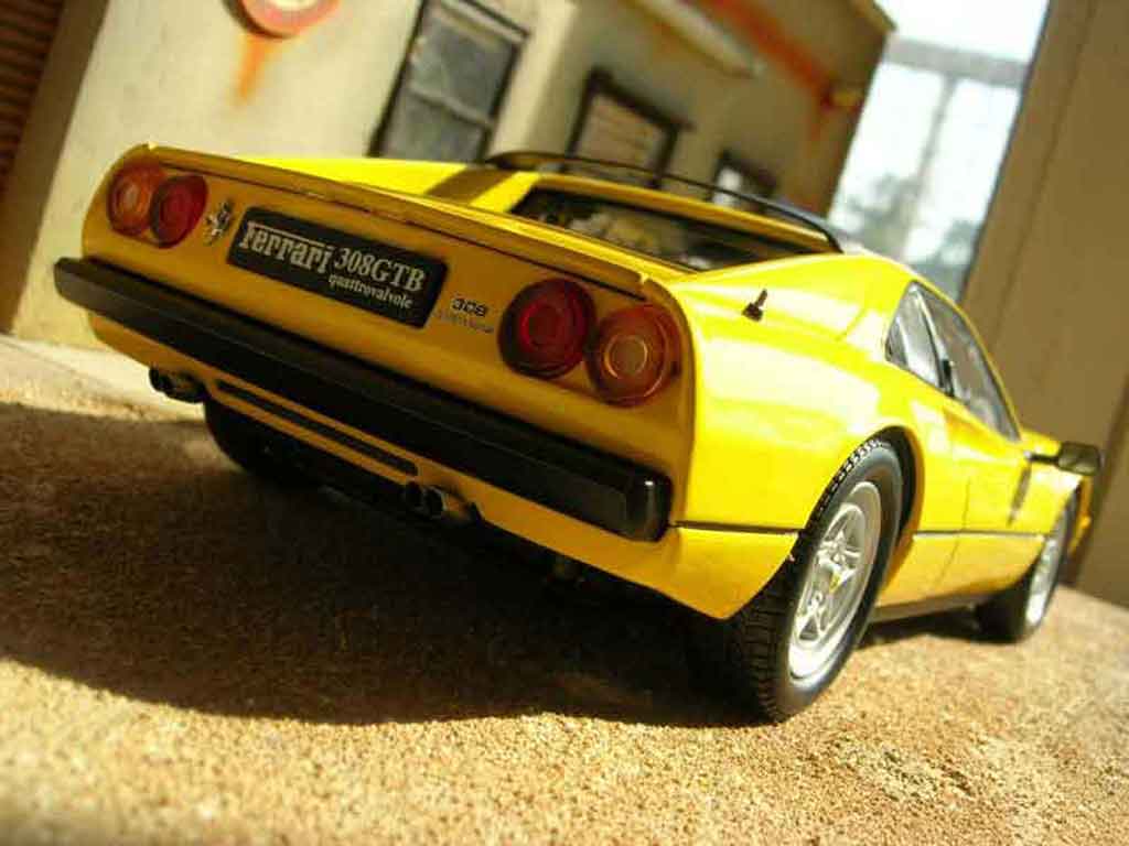 Ferrari 308 GTB quattrovalvole yellow 1/18 Kyosho