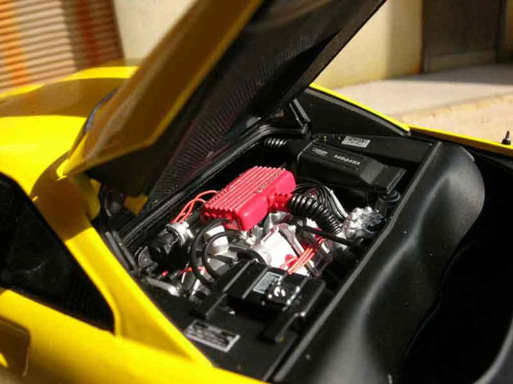 Ferrari 308 GTB quattrovalvole yellow 1/18 Kyosho