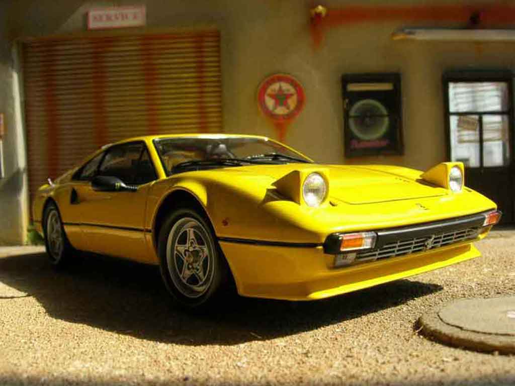 Ferrari 308 GTB quattrovalvole yellow 1/18 Kyosho