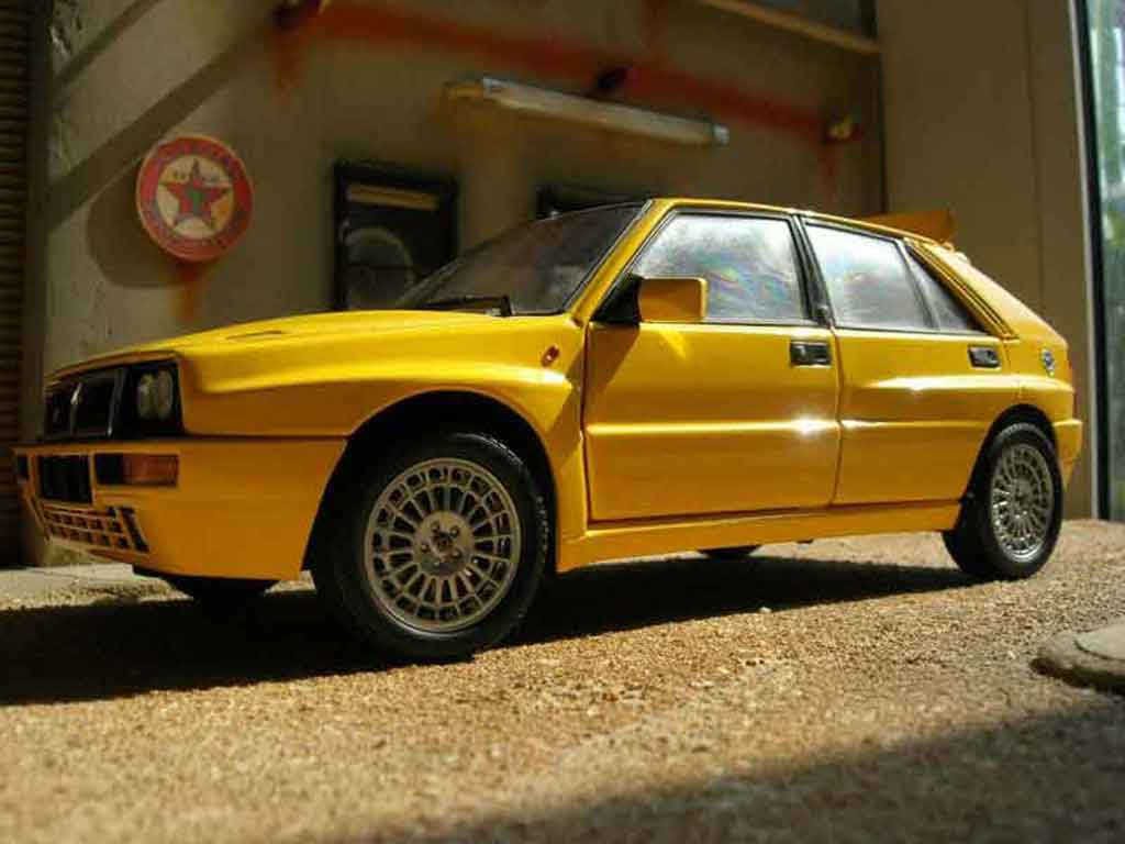 Lancia Delta HF Integrale evolution 2 yellow 1/18 Kyosho