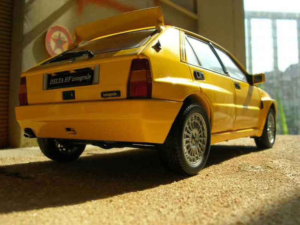 Lancia Delta HF Integrale evolution 2 yellow 1/18 Kyosho
