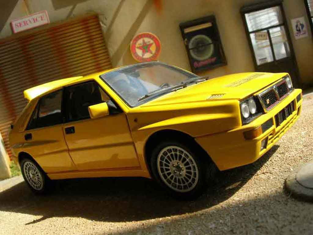 Lancia Delta HF Integrale 1/18 Kyosho HF Integrale evolution 2 yellow diecast model cars