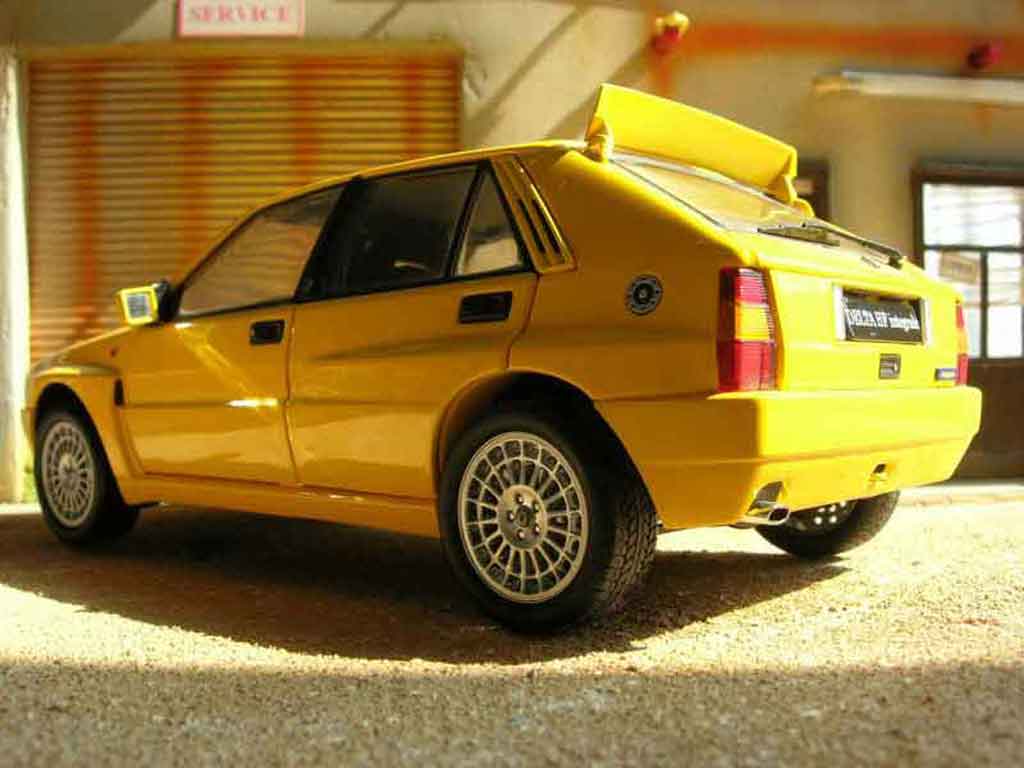 Lancia Delta HF Integrale evolution 2 yellow 1/18 Kyosho