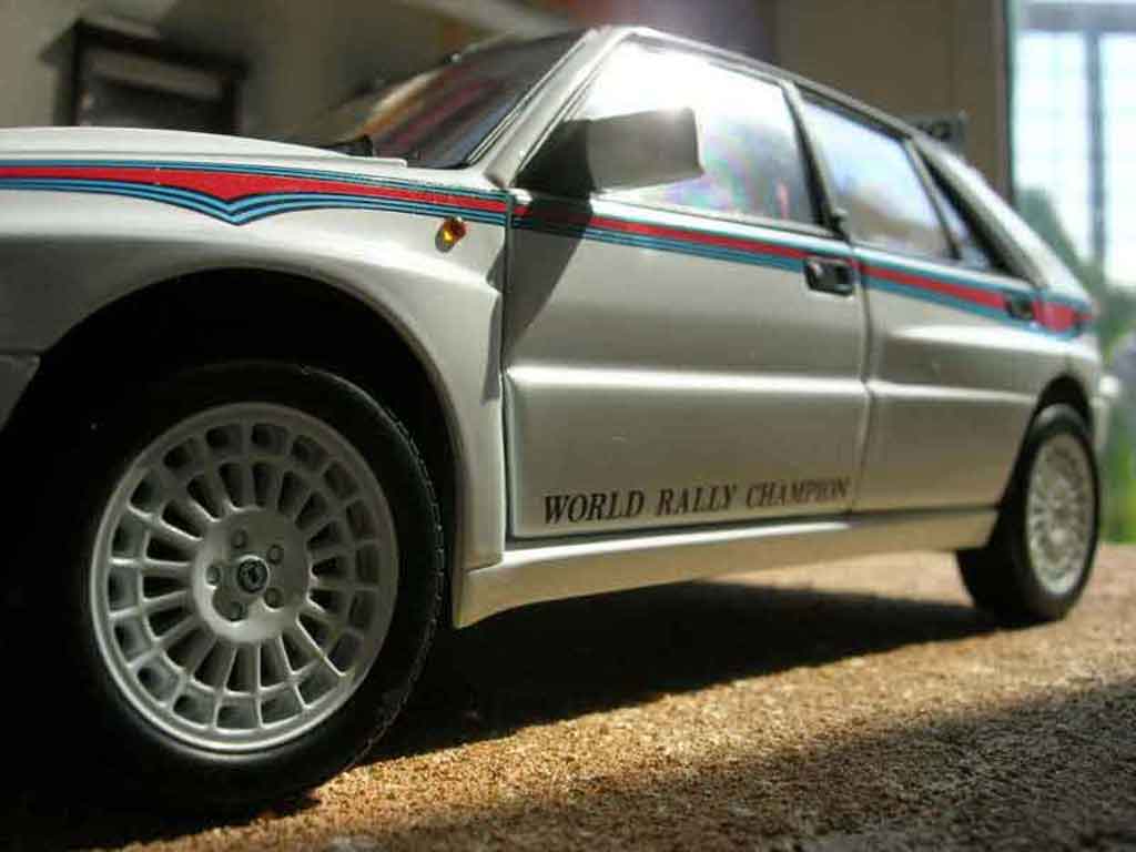 Lancia Delta HF Integrale 1/18 Kyosho HF Integrale evolution 2 martini diecast model cars