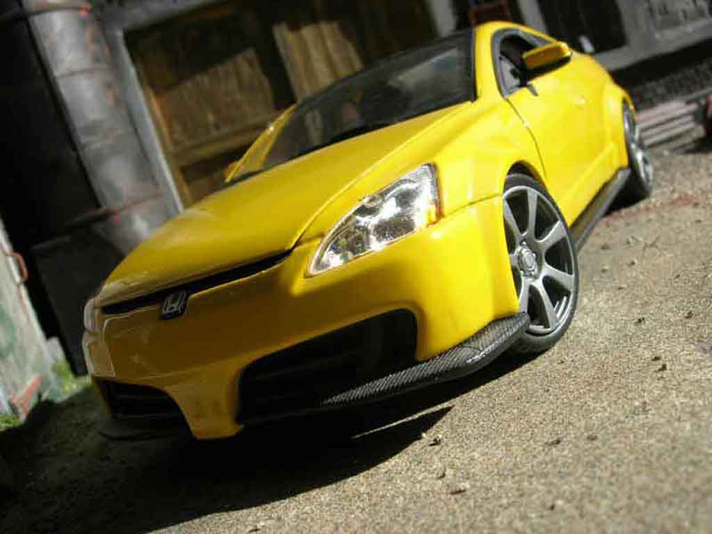 Honda Accord 1/18 Motormax 2003 yellow diecast model cars