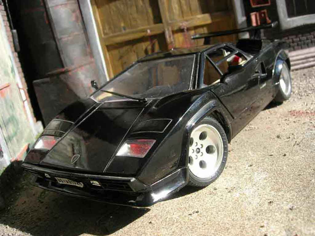 Lamborghini Countach 5000 Quattrovalvole black 1/18 Burago