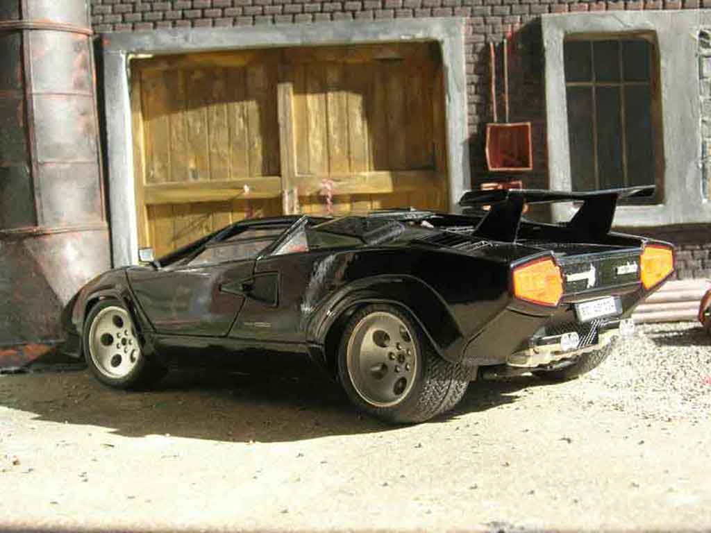 Lamborghini Countach 5000 Quattrovalvole black 1/18 Burago
