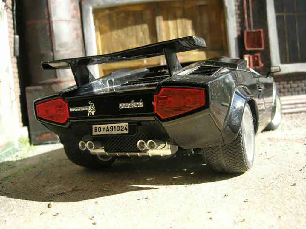 Lamborghini Countach 5000 Quattrovalvole black 1/18 Burago