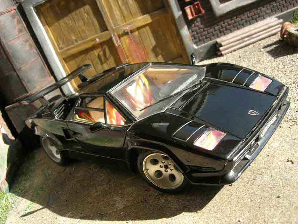 Lamborghini Countach 5000 Quattrovalvole black 1/18 Burago