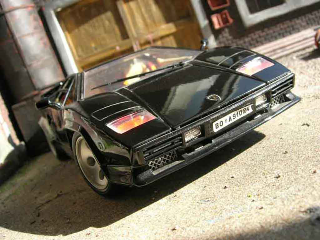 Lamborghini Countach 5000 Quattrovalvole 1/18 Burago 5000 Quattrovalvole black diecast model cars