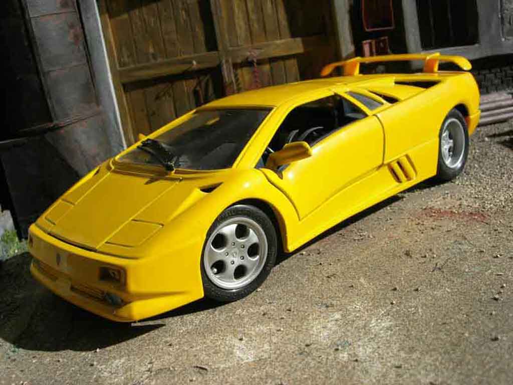 Lamborghini Diablo 1990 yellow 1/18 Maisto