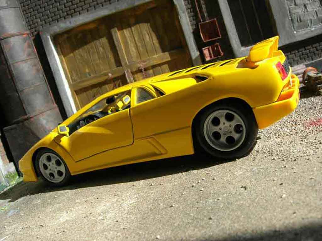 Lamborghini Diablo 1990 yellow 1/18 Maisto