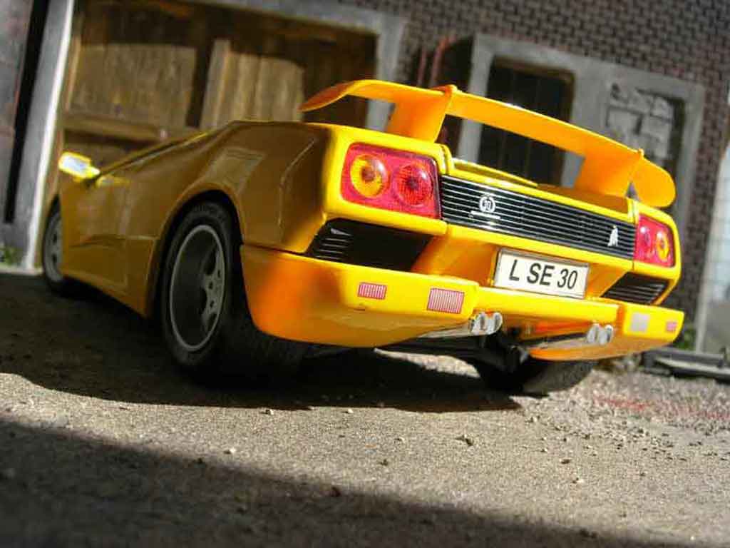 Lamborghini Diablo 1990 yellow 1/18 Maisto
